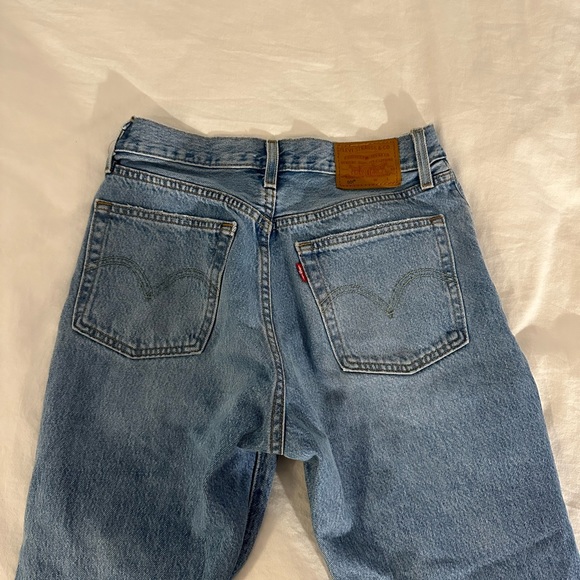 LEVI’S 501 RIPPED JEANS SIZE 26 - Picture 4 of 4